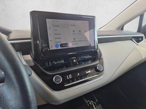 Used 2025 Toyota Corolla LE FWD image 12