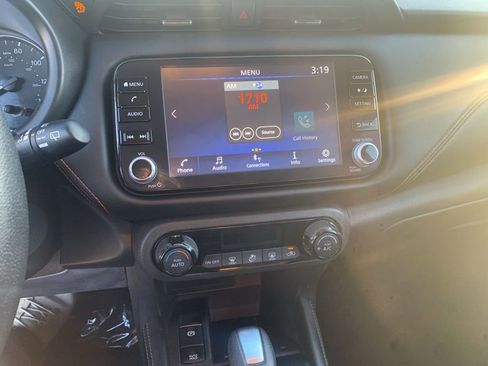 Used 2022 Nissan Kicks SR w/ Interior Electronics Package FWD image 13