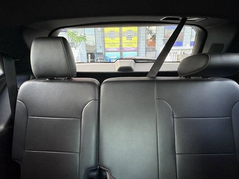 Used 2023 Chevrolet Traverse Premier FWD image 7