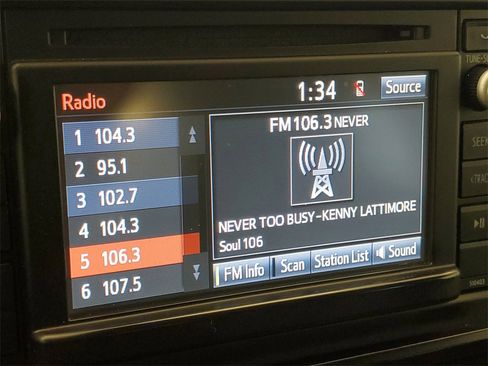 Used 2019 Toyota Tacoma SR image 18