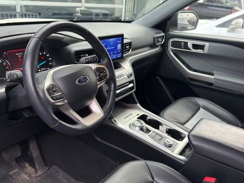 Used 2023 Ford Explorer XLT w/ Equipment Group 202A image 9