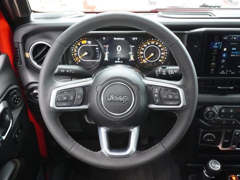 Used 2026 Jeep Wrangler Unlimited Sahara AWD/4WD image 19