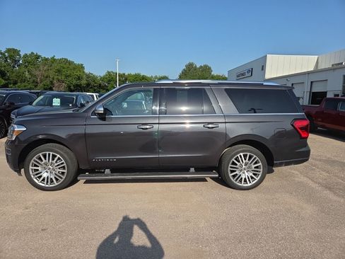 Used 2023 Ford Expedition Max Platinum AWD/4WD image 2
