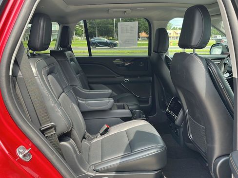 Used 2025 Lincoln Aviator Reserve AWD/4WD image 11