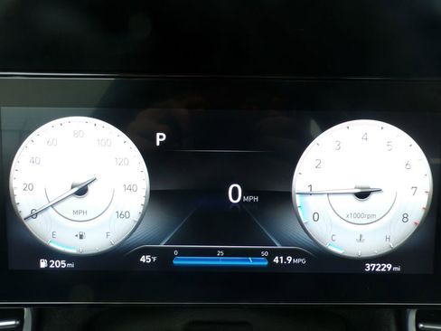 Used 2023 Hyundai Elantra Limited w/ Cargo Package image 23