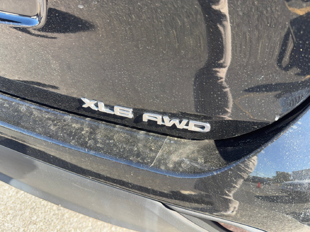 Used 2022 Toyota Highlander XLE AWD/4WD image 10