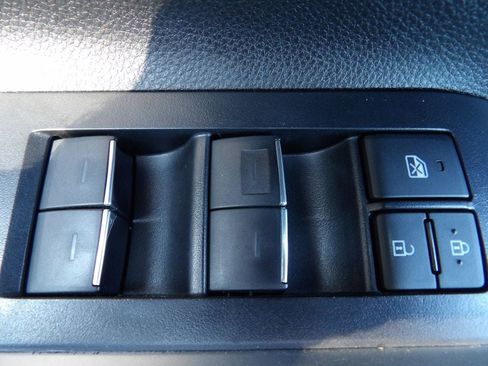 Used 2023 Toyota Highlander Bronze Edition image 11