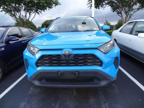 Used 2019 Toyota RAV4 LE w/ All Weather Liner Package FWD image 2