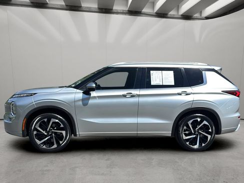 Used 2022 Mitsubishi Outlander SEL FWD image 2