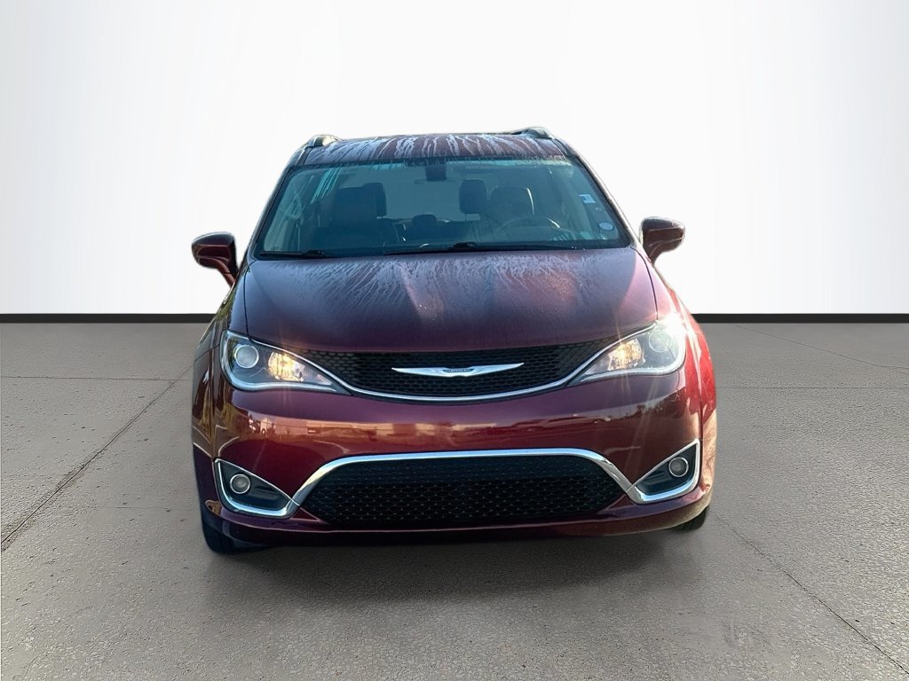 Used 2018 Chrysler Pacifica Touring-L FWD image 2