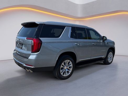 Used 2025 GMC Yukon Denali AWD/4WD image 3