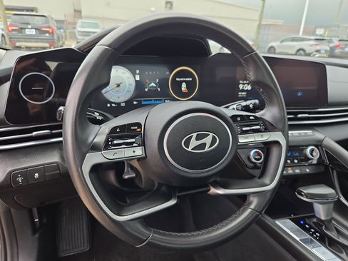 Used 2025 Hyundai Elantra Limited FWD image 18