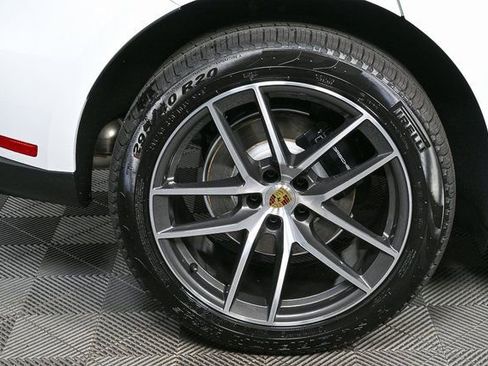 Certified 2026 Porsche Macan image 39