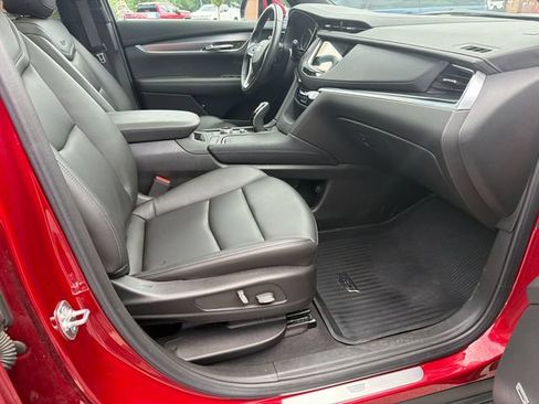 Certified 2024 Cadillac XT6 Luxury w/ LPO, Floor Liner Package AWD/4WD image 10