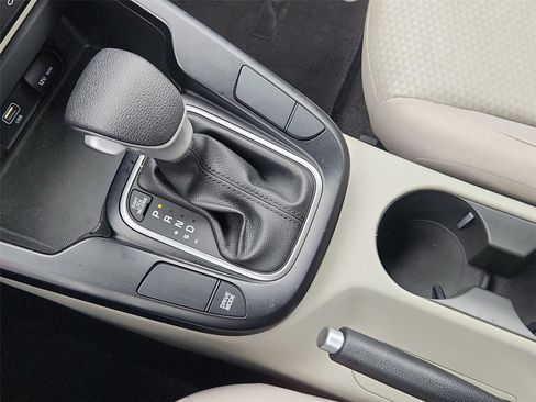 Used 2023 Kia Soul LX w/ LX Technology Package FWD image 15