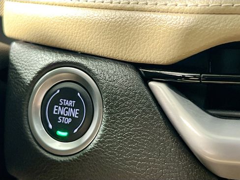 Used 2024 Cadillac XT4 Luxury image 24