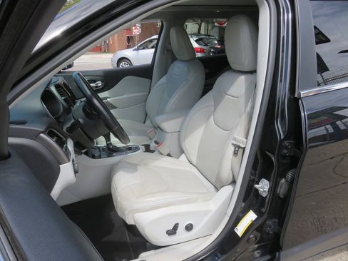Used 2019 Jeep Cherokee Limited AWD/4WD image 10