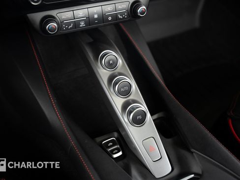 Used 2020 Ferrari Portofino RWD image 31