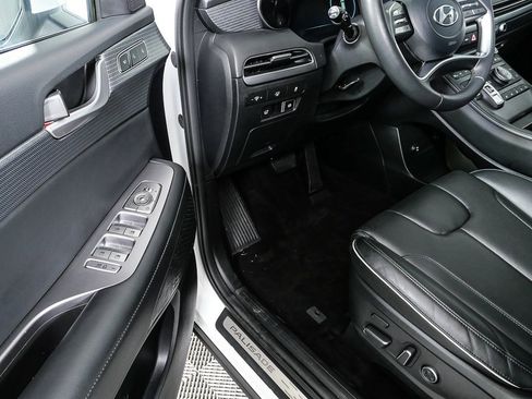 Used 2023 Hyundai Palisade Limited w/ Winter Package image 8