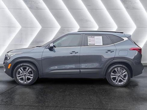 Used 2023 Kia Seltos S w/ Navigation Package image 2