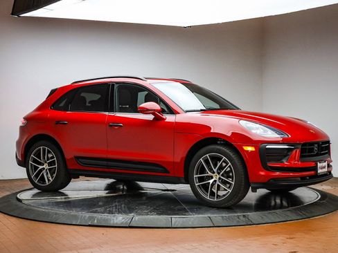Certified 2025 Porsche Macan image 15