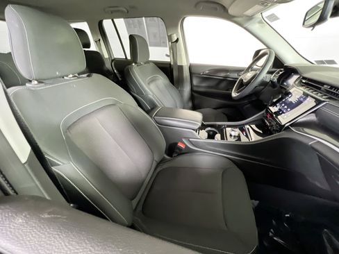 Used 2023 Jeep Grand Cherokee Laredo w/ Luxury Tech Group I image 26