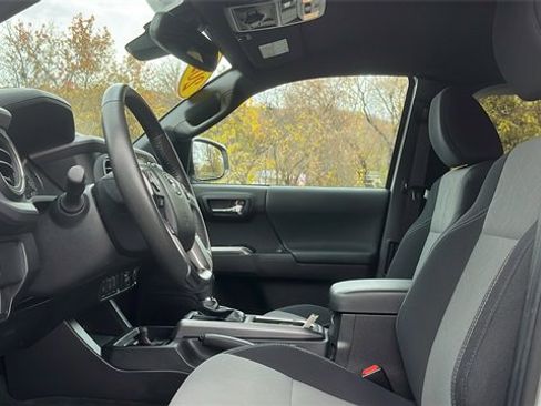 Certified 2021 Toyota Tacoma TRD Off-Road w/ TRD Premium Off Road Package image 10