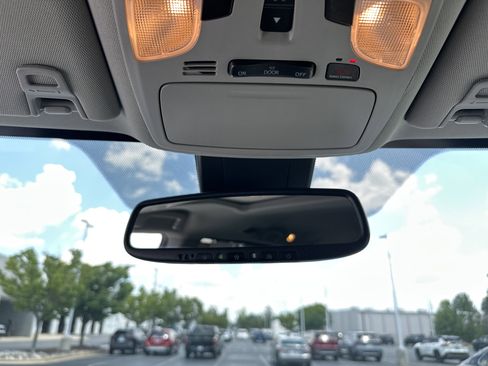 Used 2019 Toyota Sienna XLE w/ XLE Navigation Package FWD image 27
