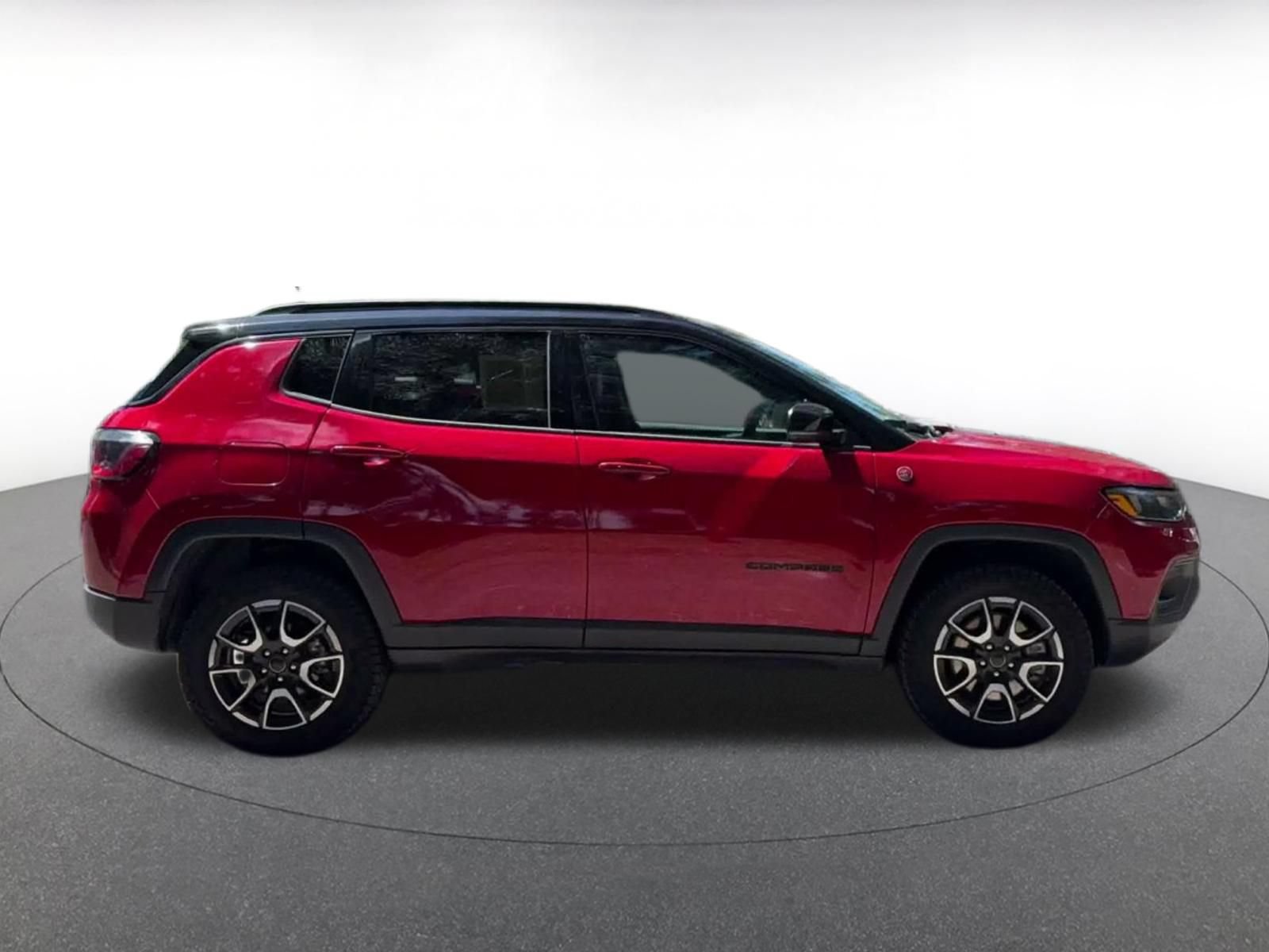 Used 2025 Jeep Compass Trailhawk AWD/4WD image 15