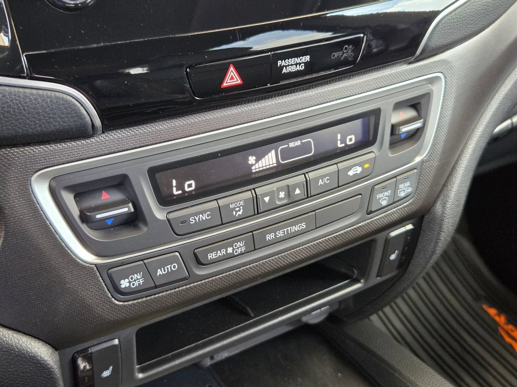 Used 2025 Honda Passport TrailSport image 17