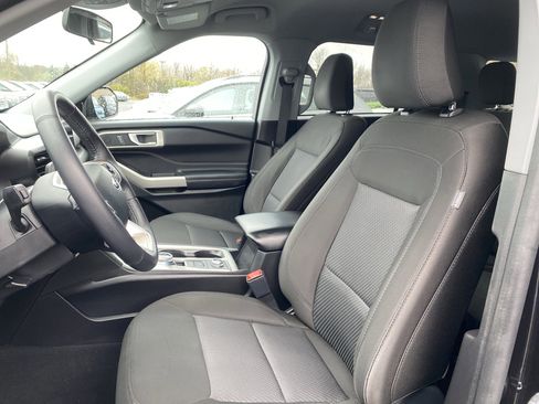 Used 2023 Ford Explorer XLT image 9