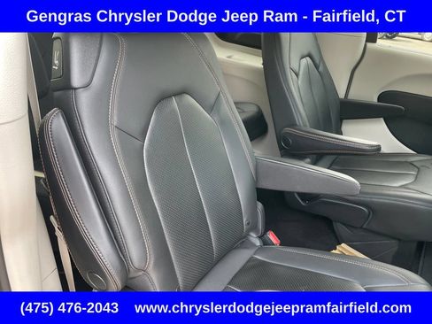 Used 2020 Chrysler Pacifica Touring-L Plus FWD image 25