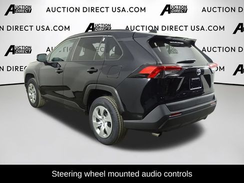 Used 2021 Toyota RAV4 LE FWD image 5