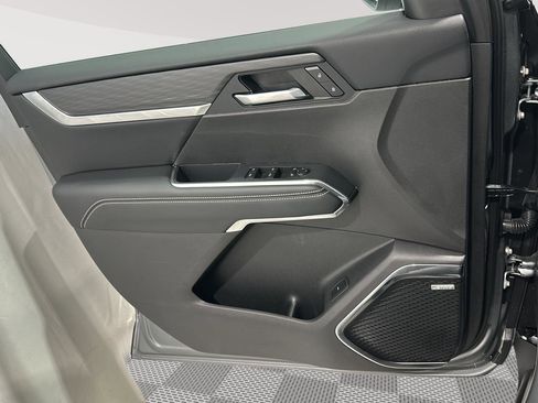 Used 2025 GMC Acadia Elevation w/ Elevation Premium Package image 18