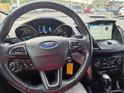 Used 2017 Ford Escape SE w/ SE Leather Comfort Package AWD/4WD image 17