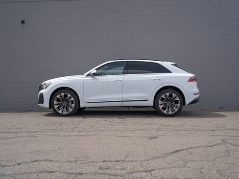 Used 2025 Audi Q8 Premium Plus w/ Premium Plus Package AWD/4WD image 2