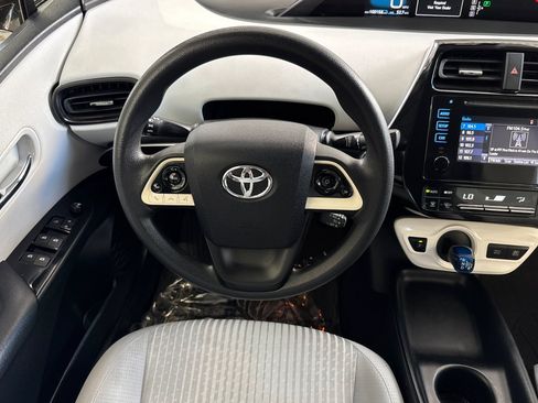Used 2016 Toyota Prius Two FWD image 18