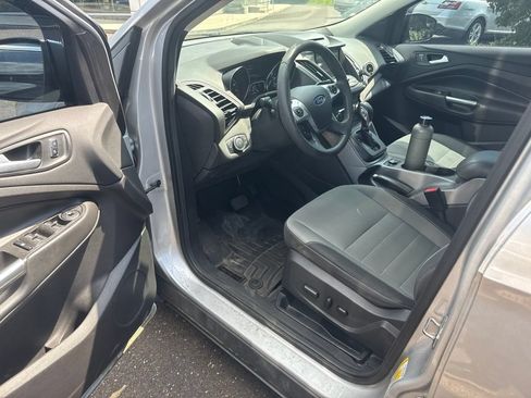 Used 2016 Ford Escape SE w/ Equipment Group 201A AWD/4WD image 2