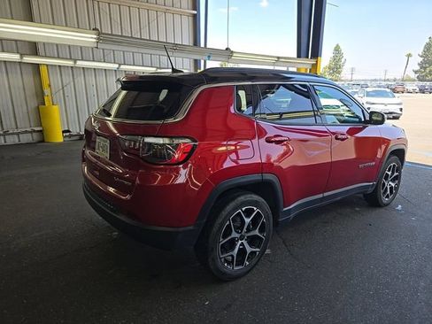 Used 2025 Jeep Compass Limited AWD/4WD image 3