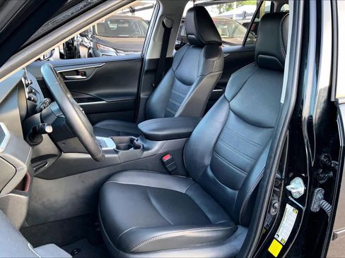 Used 2019 Toyota RAV4 Limited w/ Cold Weather Package FWD image 8