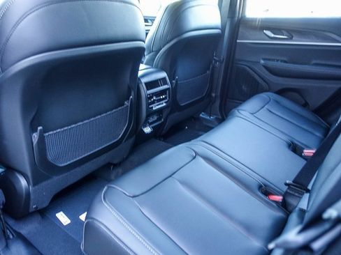 New 2025 Jeep Grand Cherokee Limited image 26