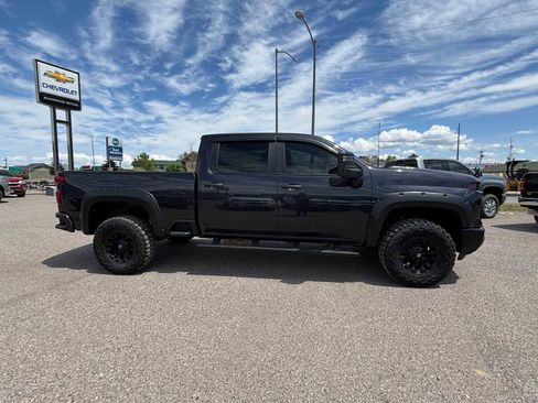 Used 2024 Chevrolet Silverado 2500 Custom image 2