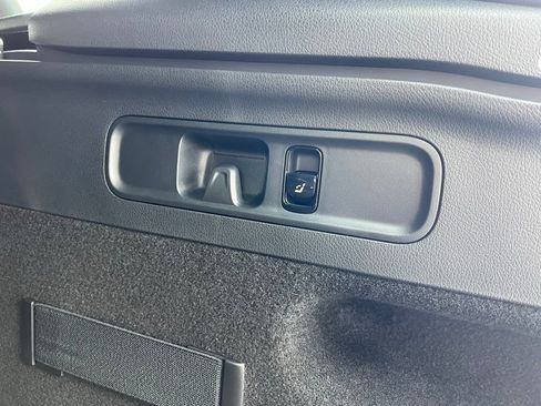 Used 2026 Mercedes-Benz GLC 300 image 32