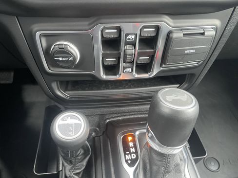 Used 2023 Jeep Wrangler Unlimited Sahara image 23