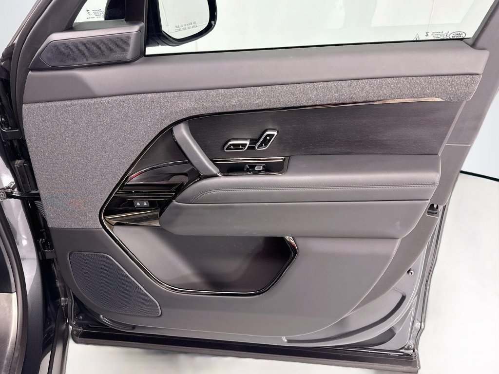 Used 2024 Land Rover Range Rover Sport SE AWD/4WD image 24