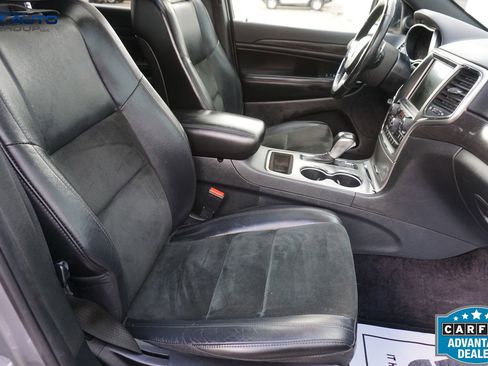 Used 2017 Jeep Grand Cherokee Altitude AWD/4WD image 25
