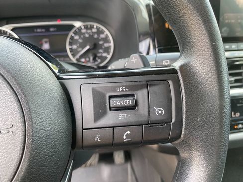 Used 2022 Nissan Pathfinder S image 17