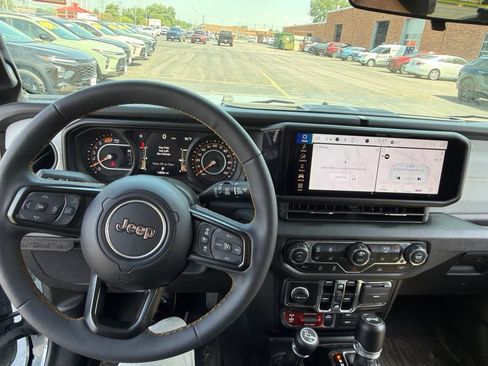 Used 2024 Jeep Wrangler Unlimited Sport AWD/4WD image 11