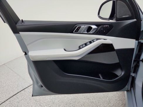 Used 2024 BMW X7 xDrive40i w/ M Sport Package image 23