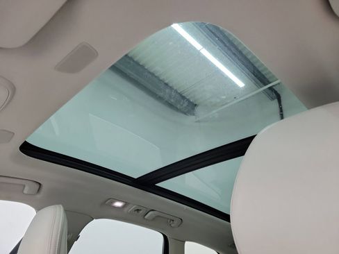 Certified 2023 Volvo XC60 B5 Ultimate w/ Climate Package image 19